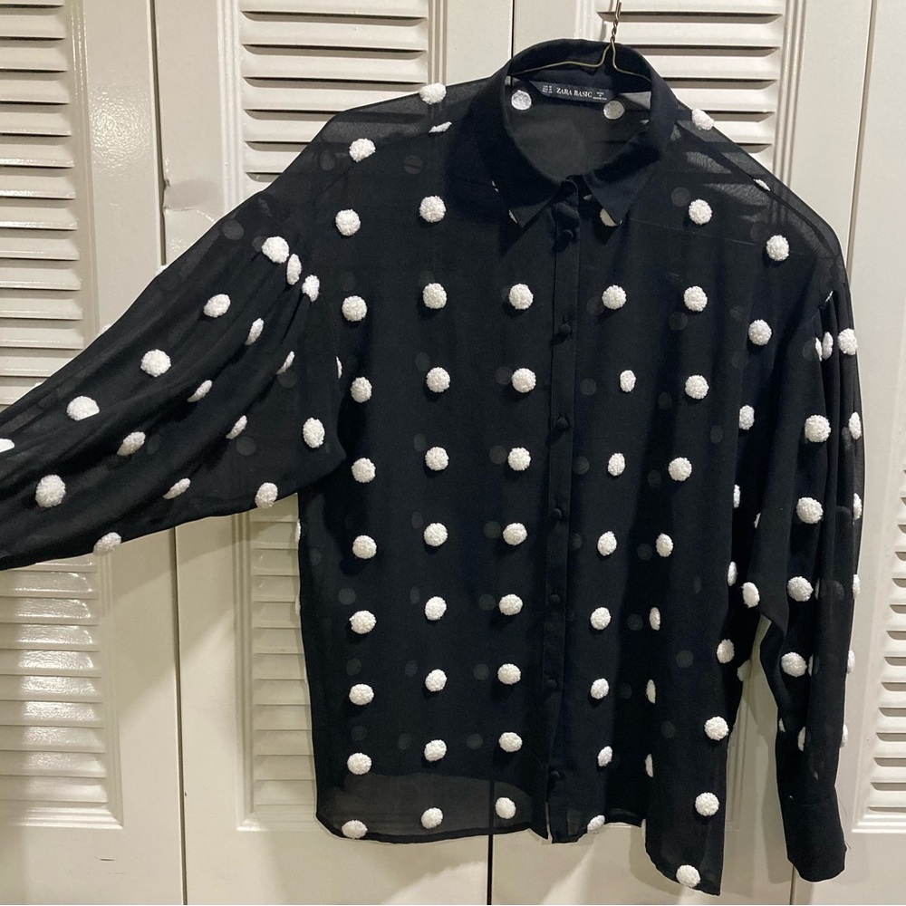 ZARA BLACK BUTTON FRONT TOP WITH RAISED WHITE DETAIL AND BALLOON SLEEVES